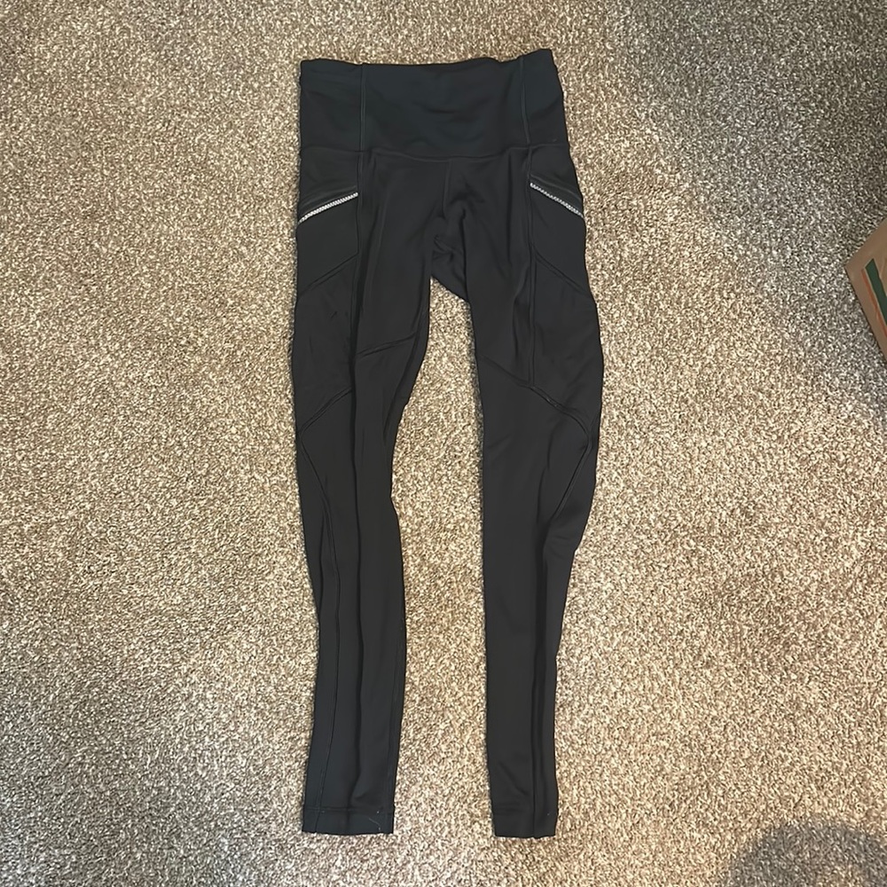 Black lululemons